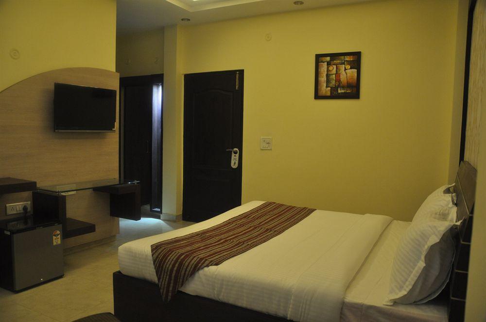 Hotel Mm Yellowuds Amritsar Dış mekan fotoğraf